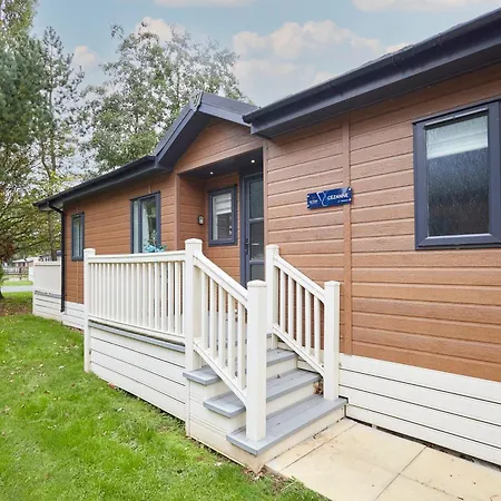 Nyaraló Brackencroft With Hot Tub