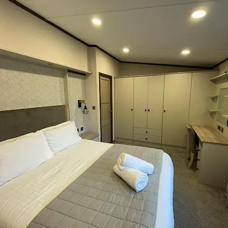 Brackencroft With Hot Tub Holiday home York